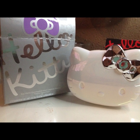 💢SOLD💢 Hello Kitty Super Fun Palette!!