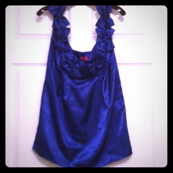RESERVED-5/48 Beautiful Top With Bow Detailing!