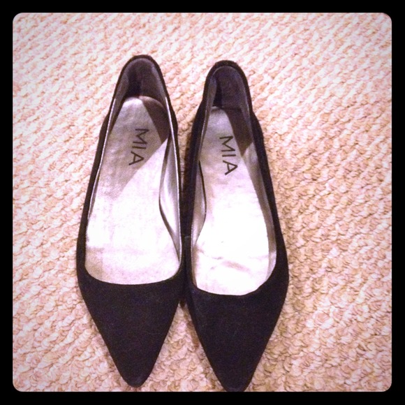 Black flat dress shoe size 8.