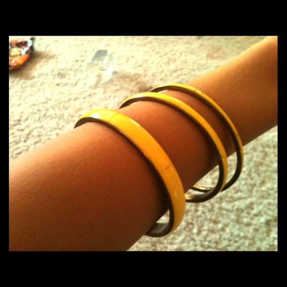 3 piece bangle set.