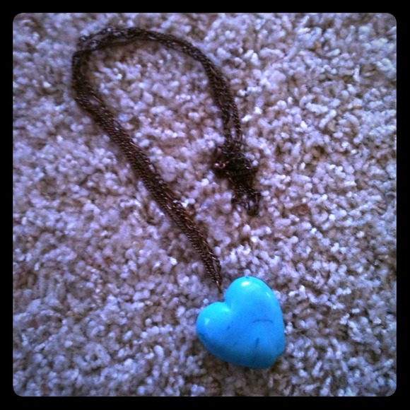 Adorable heart pendant necklace.