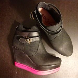 80%20 Shoes - 80/20 color block booties 80%20 Shoes - 80/20 color block booties