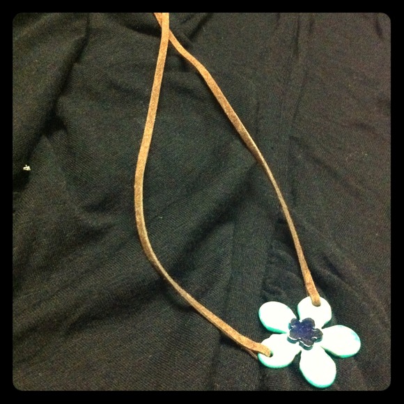 Pretty little teal flower necklace