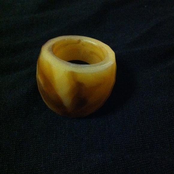 Tan ring - Picture 2 of 2