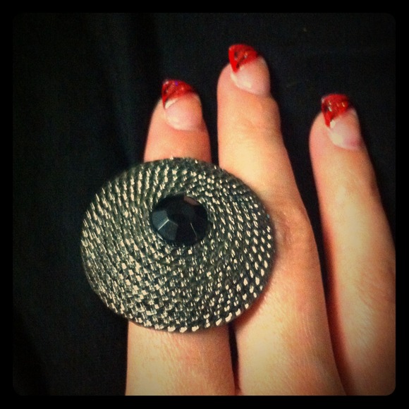 🔻REDUCED🔻Party fashion big ring with stone