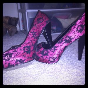 Lace heel