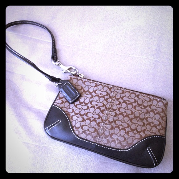 Coach Wristlet 💢SOLD 💢 Via Call Dibs!