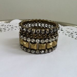 Jewelry - Antiqued gold tone bracelet Jewelry - Antiqued gold tone bracelet