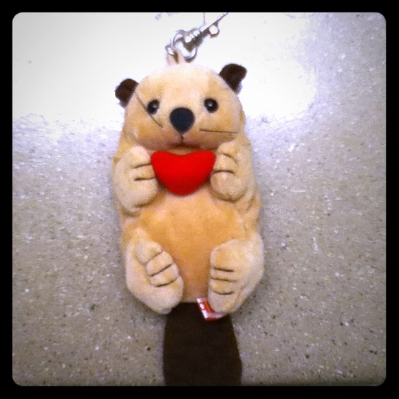 Beaver holding heart cell phone keychain cover