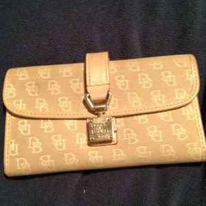 Dooney & Bourke wallet