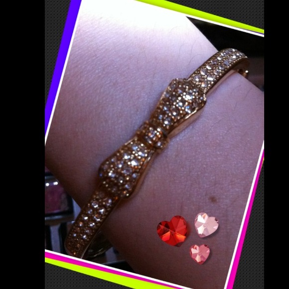 Jewelry - Jewelmint Bowtie Bracelet