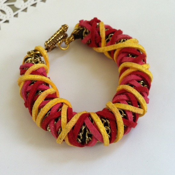 Cultural inspired bracelet and earrings set - Picture 3 of 4