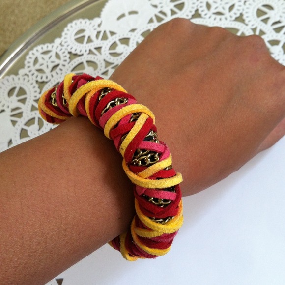 Cultural inspired bracelet and earrings set - Picture 4 of 4