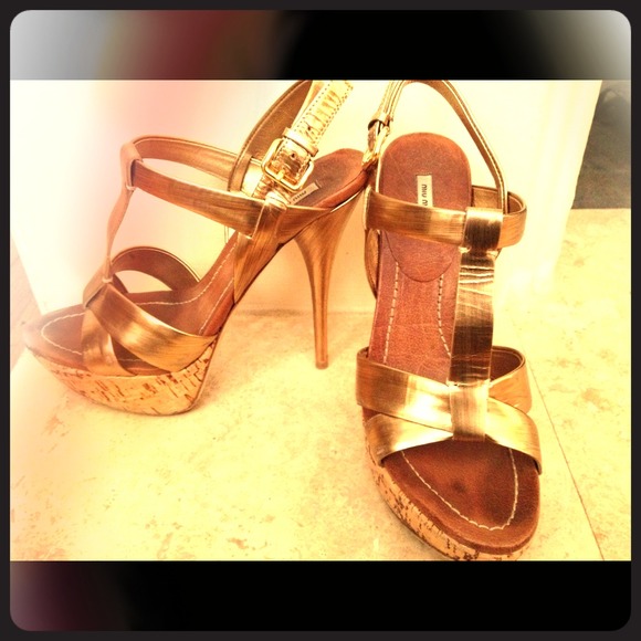 Authentic Miu Miu Gold Sandal. Stunning! Size 7. - Picture 1 of 4