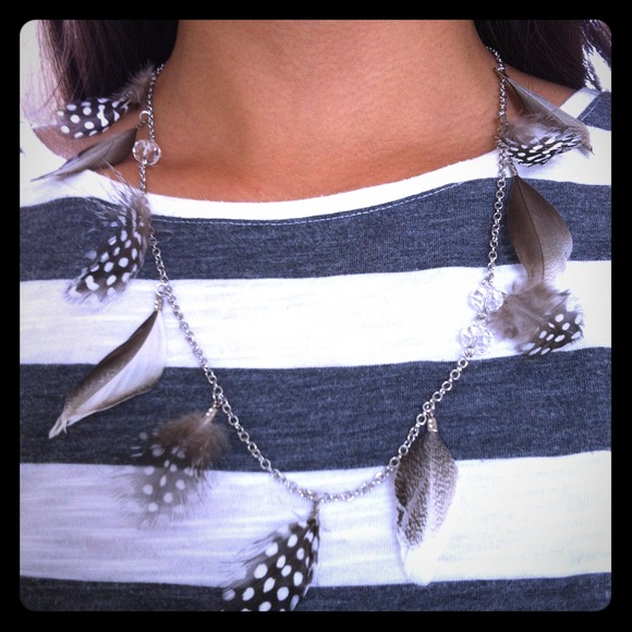 Dainty feather necklace