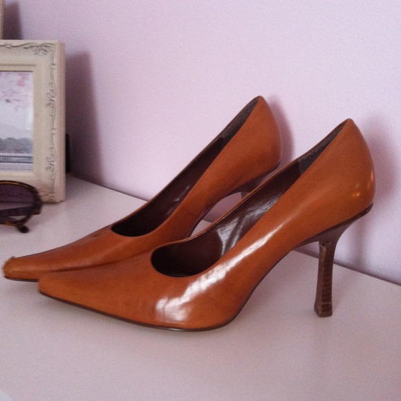 Nine West orange brown heels.