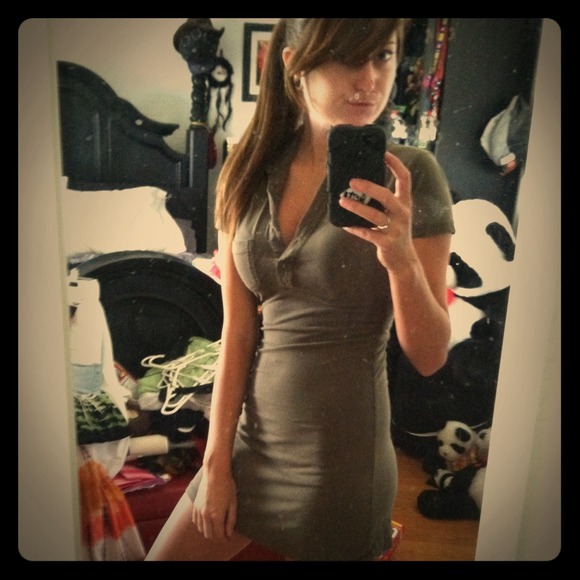 Short green dress by Max