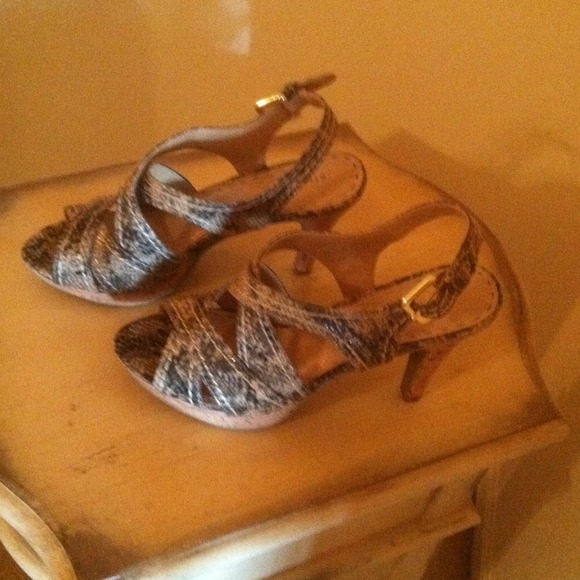 Shoes - Picture 2 of 3