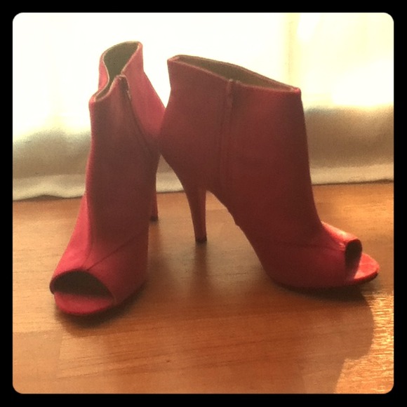 Open toe pink heel