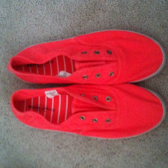 Bright orange shoes✨reserved for @rainelove ✨