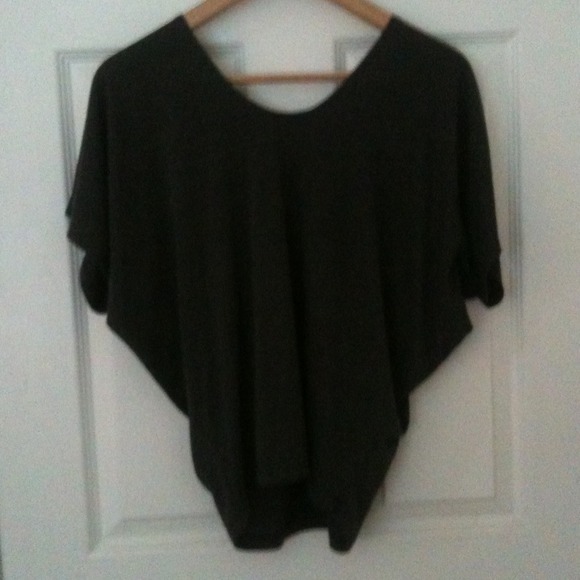 Trade with @sonyatopbarbie✨✨ grey top