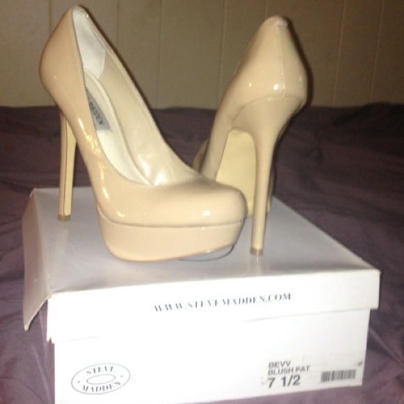 REDUCED! Nude Steve Madden Pumps