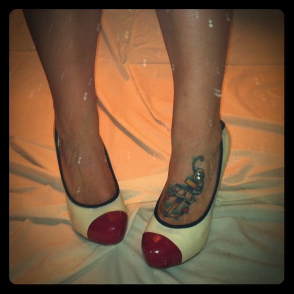 👠Resevered 50's inspired vintage off white pumps