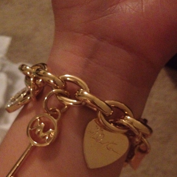 Sold sold sold - Picture 3 of 4