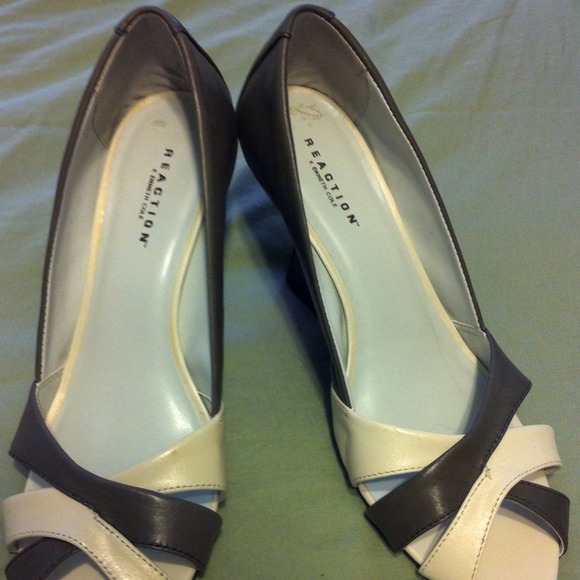 SOLD Reserve for bundle  Low wedge , gr