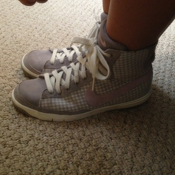 Nike sneakers - Picture 2 of 3