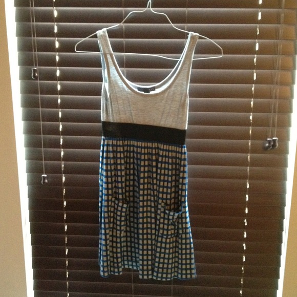 Cute dress with front pockets