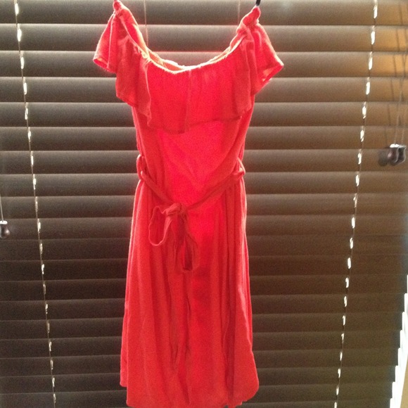 Strapless red daydress