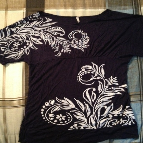 🌟Pretty blouse - Picture 2 of 2