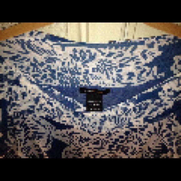 Gorgeous BCBC print blouse - Picture 2 of 2