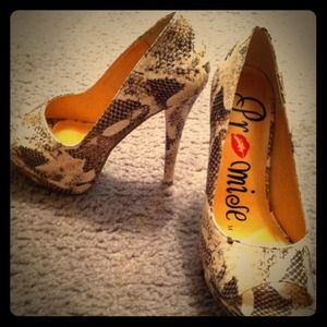 👀REDUCED....Snakeskin Shoes. ⬇⬇⬇Again.