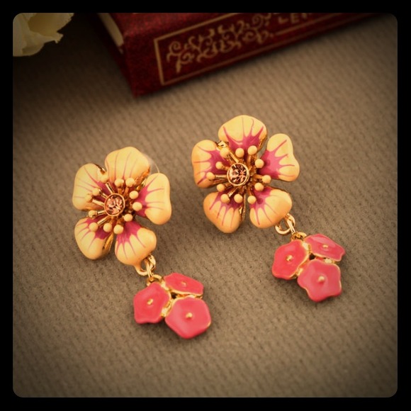 Betsy Johnson flower earrings