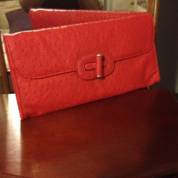 trade with @mae_ sexy red clutch BNNT