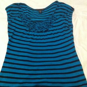 Cute black and torquoise striped top!