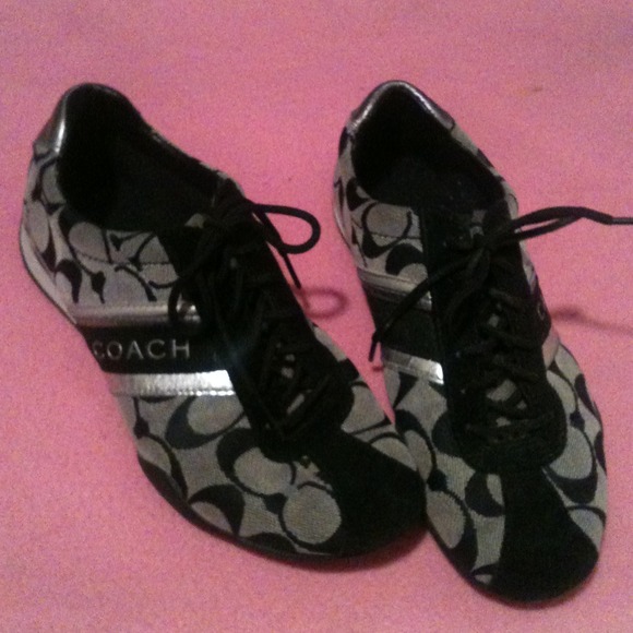 Auth. Black & gray coach shoes!