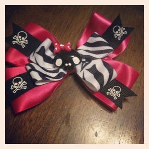 Skull bow clippy