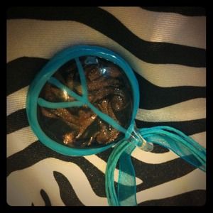 Vintage peace sign pendant necklace.