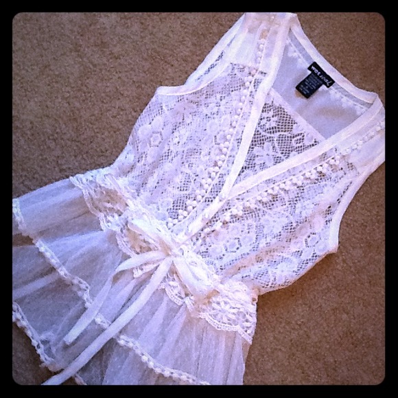 🎈🎈SOLD🎈🎈 Lace Top