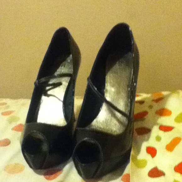 A size 11 in a bakers heel shoe