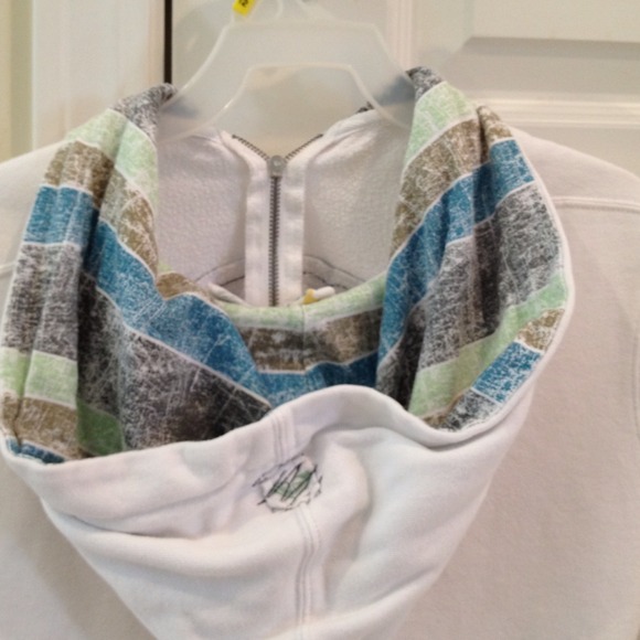 ✨SOLD✨  Roxy Zip Up - Picture 4 of 4