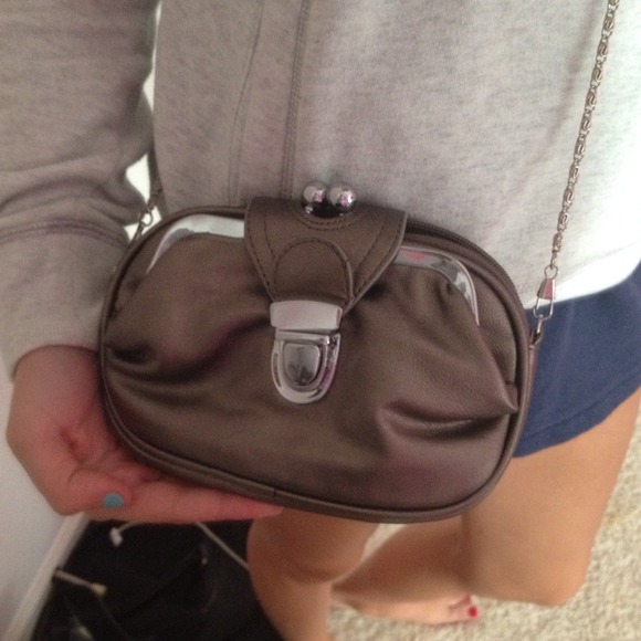 Chain And Faux Leather crossbody bag - Picture 2 of 4
