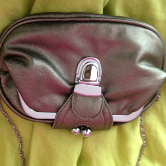 Chain And Faux Leather crossbody bag - Picture 3 of 4