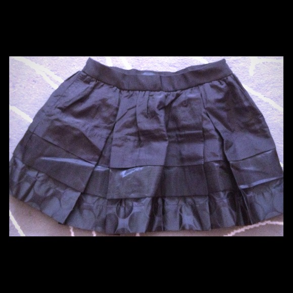 💋BNWT, BLACK TRIPLE TIERED SKIRT - Picture 1 of 4