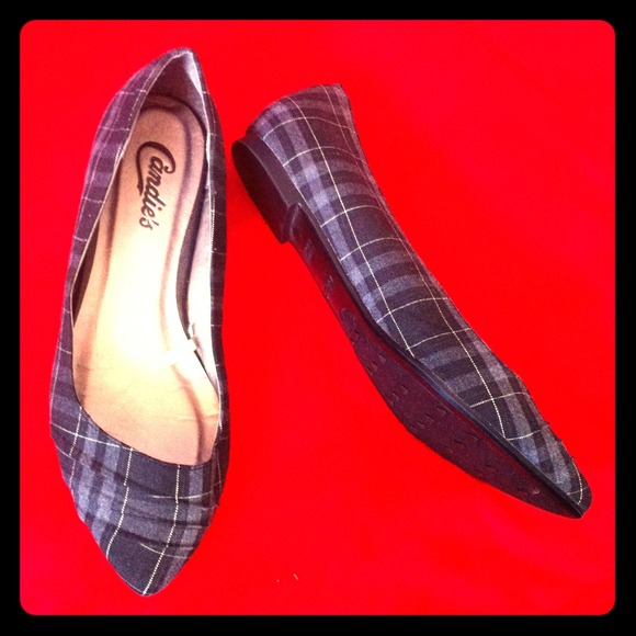 Grey plaid flats. Pointed toes