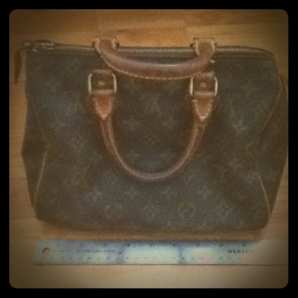 Vintage Louise Vuitton bolo