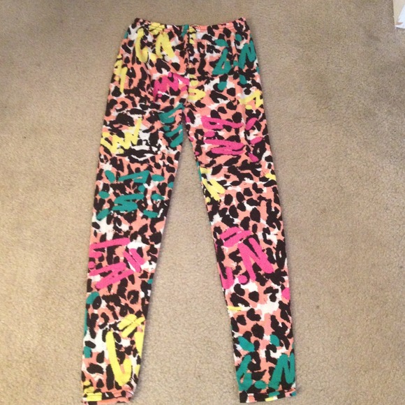 Sold Leopard graffiti leggings - Picture 2 of 2
